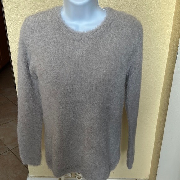 Ellen Tracy grey fuzzy sweater, preowned - Picture 1 of 4